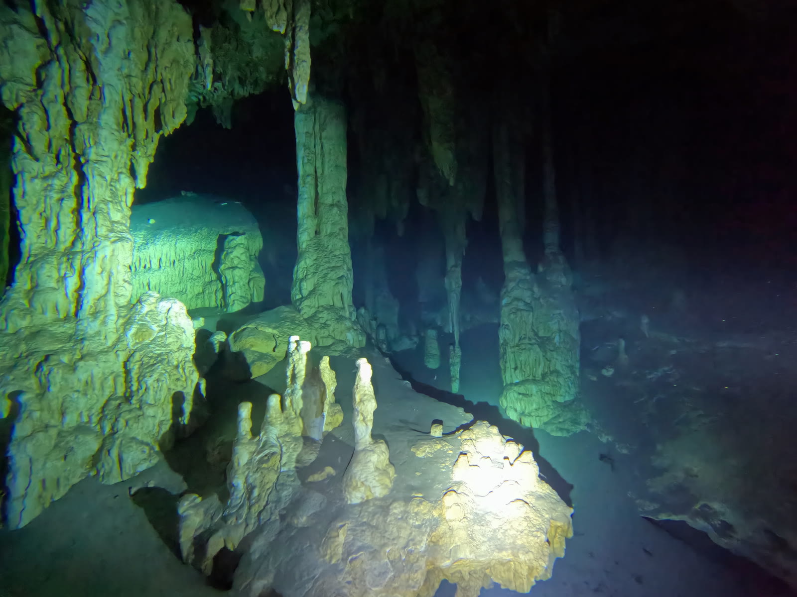 Cenote Dos Ojos